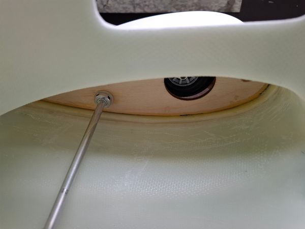 Chapter 6: Retract mechanics laminating to the fuselage