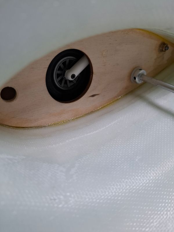 Chapter 6: Retract mechanics laminating to the fuselage